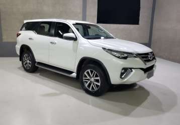 TOYOTA HILUX SW4