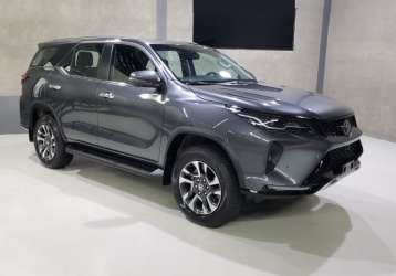 TOYOTA HILUX SW4