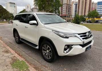 TOYOTA HILUX SW4