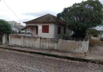 Casa à venda com 100m² na Travessa Lucas Barbosa, Nossa Senhora do Rosário  em Santa Maria, RS