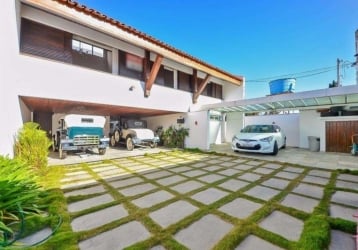 Casas à venda com 5 vagas em Parolin, Curitiba - PR, 82590-300