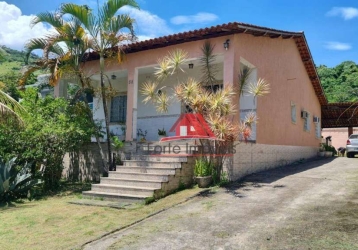 André Marques nada com pet em piscina de casa no Rio - Quem