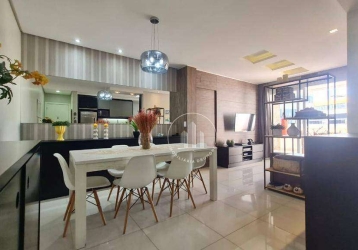 Apartamento com 3 dormitórios à venda, 130 m² por R$ 870.000