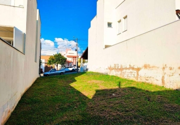 Terrenos, Lotes e Condomínios à venda na Rua Vinícius de Moraes em