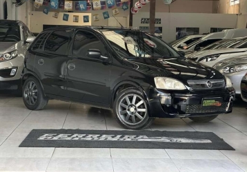 Corsa Hatch 2012 baixo, aro 17 e som no porta-malas - New