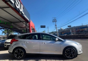 Ford FOCUS FASTBACK SE 2.0 16V P.SHIFT - SóCarrão