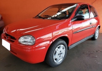 GM - Chevrolet Corsa Sedan Milenium 1.0 16v Vermelha 2001 - Campo