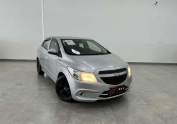 Comprar Hatch Chevrolet Onix Hatch 1.4 4P Flex Ltz Branco 2017 em Rio  Claro-SP