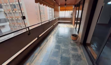 Apto com 3 quartos no centro