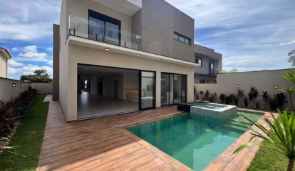 Casa ampla no Alphaville 3