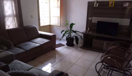 Casa em Jardinopolis com 2 dorm