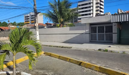 Vendo Casa em Jatiuca - 348m2, 04 quartos, 200mts da praia.