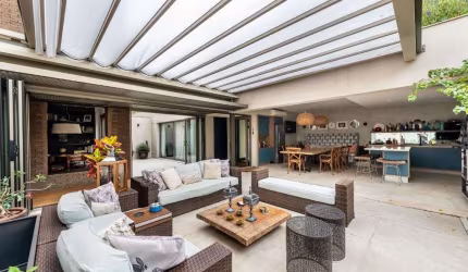 Imperdível: Casa em Condomínio de Luxo em Alto de Pinheiros, São Paulo-SP - 3 Quartos, 5 Banheiros, 4 Vagas - 459m²