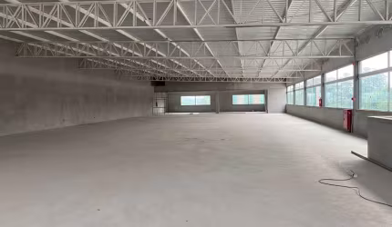Galpão Comercial em Condomínio para Locação em Itapecerica da Serra-SP - Jardim Valo Velho: 2 Banheiros, 1 Vaga de Garagem, 800m².