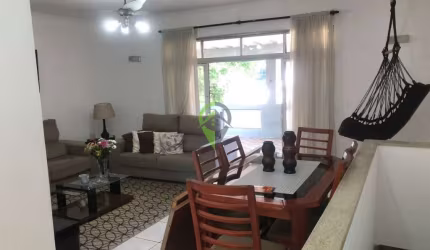 Sobreposta ampla na Aparecida com espaçosa laje, 3 quartos e 2 vagas!