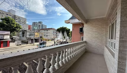 Casa sobreposta alta 03 dormitorios 142m² á venda em Santos