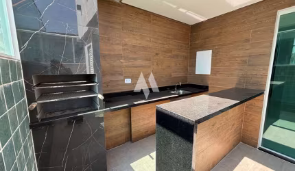 Casa Sobreposta com 3 dormitórios e 3 suítes com piscina - Boqueirão / Santos