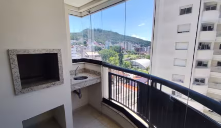 APARTAMENTO SEMIMOBILIADO COM 3 DORMITÓRIOS NO BAIRRO TRINDADE EM FLORIANÓPOLIS/SC