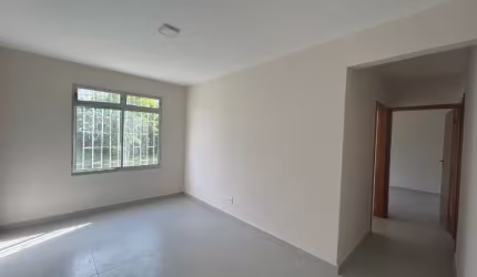APARTAMENTO DE 2 QUARTOS COM VAGA DE GARAGEM E PISO PORCELANATO NA TRINDADE FLORIANÓPOLIS