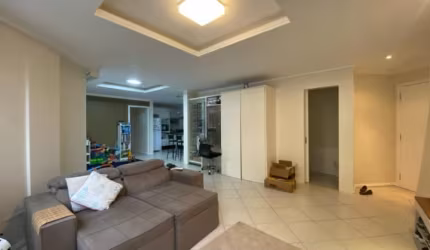APARTAMENTO 2 QUARTOS 1 SUÍTE SEMIMOBILIADO COM SACADA E CHURRASQUEIRA NO CENTRO DE FLORIANÓPOLIS