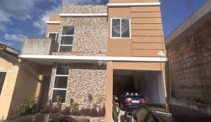 Casa com 3 quartos à venda na Rua Frei Caneca, 2703, Santa Cruz, Guarapuava, 221 m2 por R$ 1.300.000