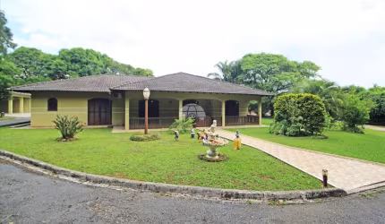 Chácara / sítio com 3 quartos para alugar na Rua Antônio Eduardo Trevisan, 80, Pacotuba, Almirante Tamandaré, 348 m2 por R$ 7.000