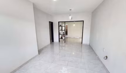 Vende-se Casa em Cohafuma - 3 quartos - Reformada - Porcelanato - Ventilada