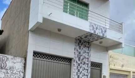 Casa Dupelx  a Venda em Monte Castelo - 3 quartos - Jd de Inverno - Reformada