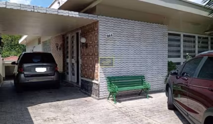 Sobrado com 03 dormitórios, 08 vagas e piscina em 880 metros  de terreno!