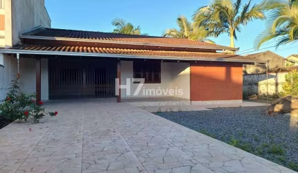 Casa com 1 suíte + 2 quartos, Boa Vista - Joinville