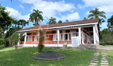 Sitio (V) com linda Casa 04 Dormitórios - Embu Guaçu - SP