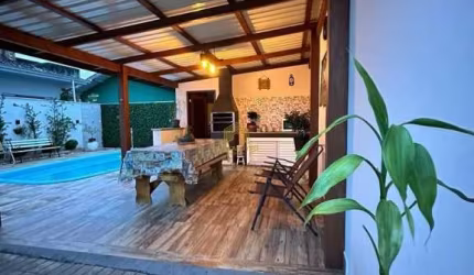 Casa com 3 quartos à venda na Rua Acácias, 860, Fátima, Joinville por R$ 850.000