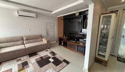 Casa com 3 quartos à venda na Rua Lindóia, 300, Glória, Joinville por R$ 798.900