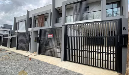 Casa com 3 quartos à venda na Alziro Zarur, 220, Bom Retiro, Joinville por R$ 560.000