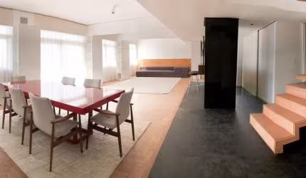 Apartamento duplex mobiliado com 328m² com 3 dormitórios (3 suítes) e 2 vagas individuais no Moinhos de Vento