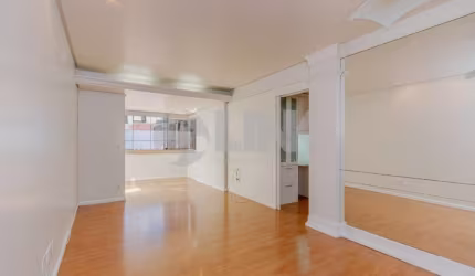 Apartamento com 3 quartos à venda no bairro Mont Serrat em Porto Alegre
