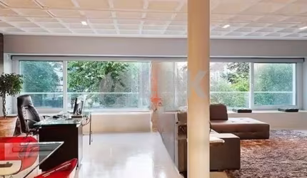 Apartamento mobiliado de 1 quarto sendo 1 suíte e 2 vagas de garagem à venda no bairro Petrópolis em Porto Alegre