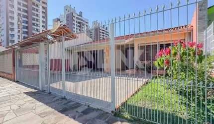 Casa de 3 quartos com 4 vagas à venda no bairro Jardim Lindóia em Porto Alegre