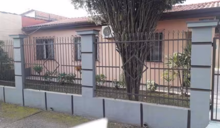 Casa de 140 metros quadrados no bairro São José com 3 quartos
