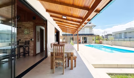 Sobrado em Piçarras - Guaratuba, PR
