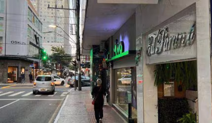 Apartamento à venda, em Balneário Camboriú na Av. Central por R$ 980.000  com 2 dormitórios.