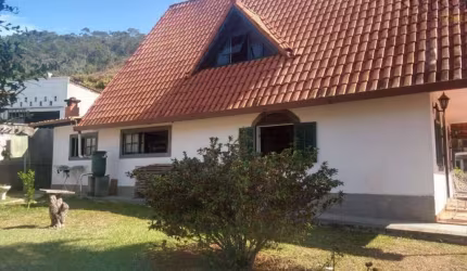 Casa estilo chalé a venda na Parada Folly