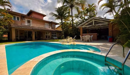 Casa à Venda no Granvile em Guarujá | Alfa Imóveis Guarujá