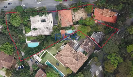 Casa com 3.100m2 de terreno para Incorporação