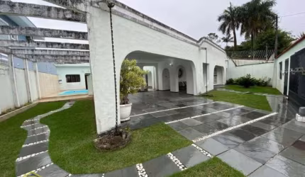 Oportunidade!! Casa com piscina, 05 dorms, pertinho da praia!!