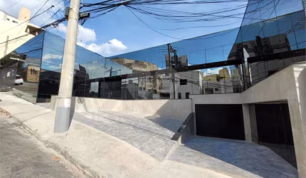 Prédio inteiro para locação em Vila Vianelo - SP