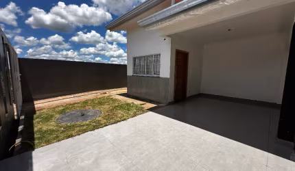 Casa Térrea com Lindo Acabamento e Espaço de Garagem Amplo