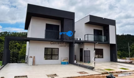 Sobrados de Alto Padrão em Condominio Fechado Portal dos Ipês 3!