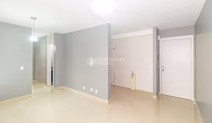 Apartamento com 3 quartos para alugar na Avenida José Aloísio Filho, 1185, Humaitá, Porto Alegre, 60 m2 por R$ 2.000