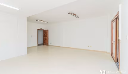 Sala comercial para alugar na Avenida Protásio Alves, 4286, Petrópolis, Porto Alegre, 62 m2 por R$ 1.200